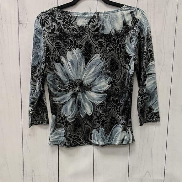 J. T. B Top Floral - Picture 6 of 6